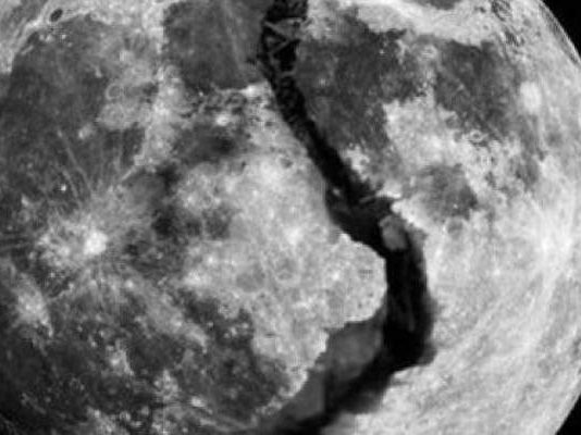 تسريبات من “ناسا” تكشف عن تصدعات خطيرة في سطح القمر