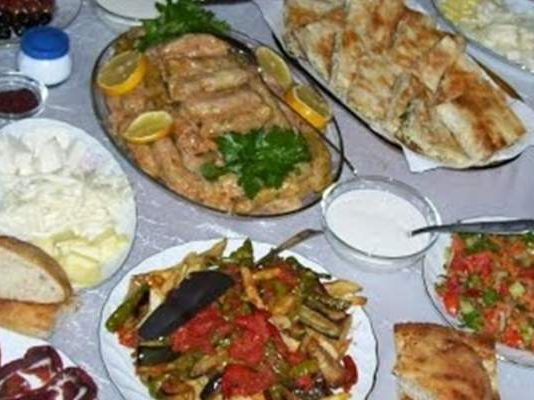 اشتكى على زوجته لرفضها تحضير وجبة الإفطار