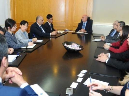 فنيانوس بحث مع وفد صيني في تطوير قطاع النقل وتفعيله