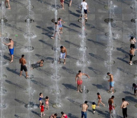 الإسفلت يذوب والسكك الحديدية تلتوي من الحر في ألمانيا!