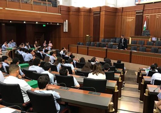 الأطفال مكان النواب في المجلس .. ما المناسبة؟