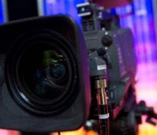 بعد غياب بسبب السرطان.. إعلامي لبناني يعود إلى الشاشة