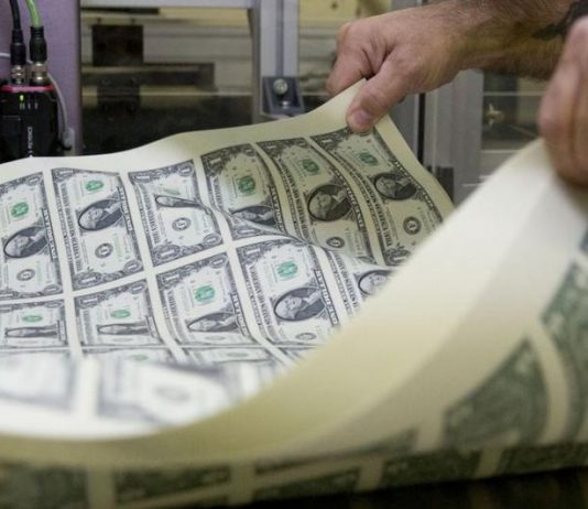 صندوق النقد: الدولار أعلى من قيمته الحقيقية