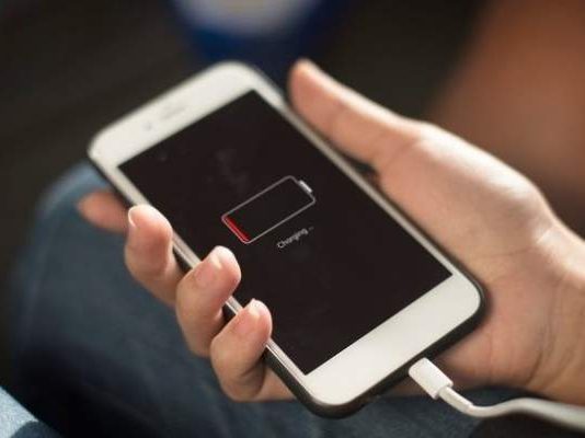 قتله هاتفه الخليوي أثناء شحنه ليلا