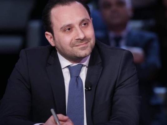 علوية اشاد بقرار ابوفاعور اقفال 12 معملاً