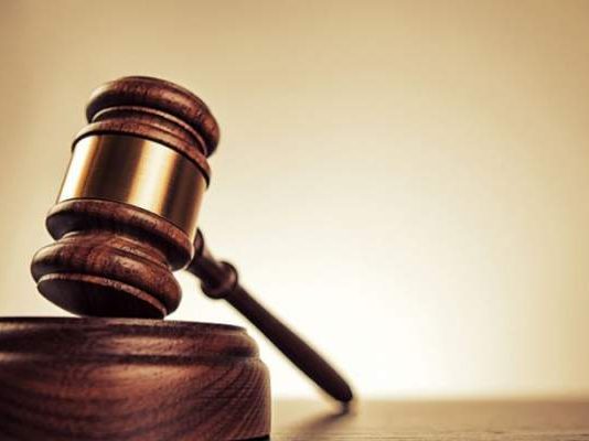 إصدار قرارين بحق قاصرين بمنعهما من استخدام خليوي لستة أشهر