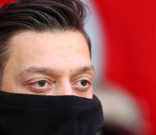 هجوم بالسكين يستهدف مسعود أوزيل