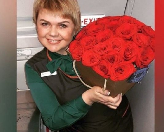 مضيفة خاطرت بنفسها لإنقاذ جميع ركاب الطائرة المنكوبة!