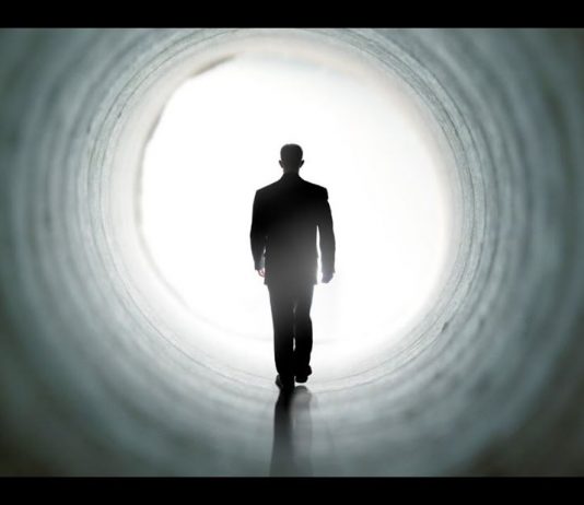 خفايا تجربة “الاقتراب من الموت” .. تعرّفوا عليها