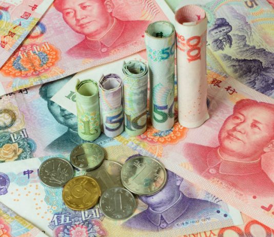 إعلان ترامب يهوي بالعملة الصينية إلى أدنى مستوى في 11 عاما