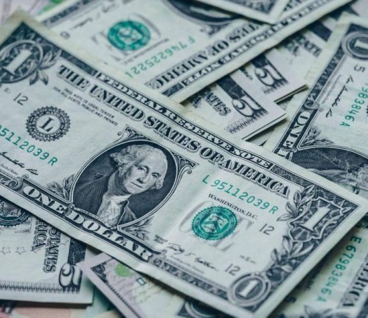 الدولار الأميركي “ينتعش”