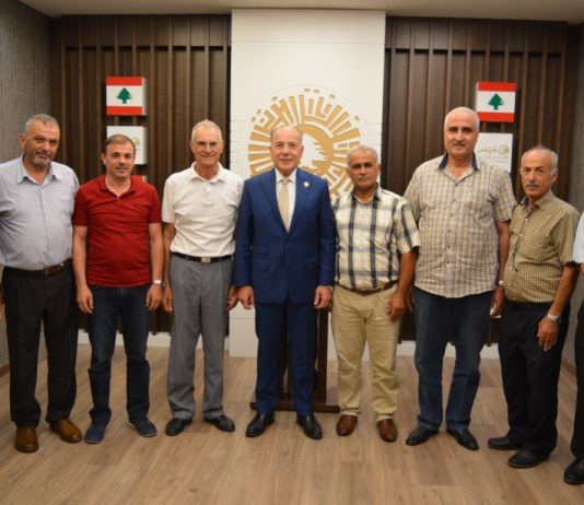 دبوسي عرض تطوير التعاون مع وفد جمعية تطوير العلاقات الصناعية والتجارية