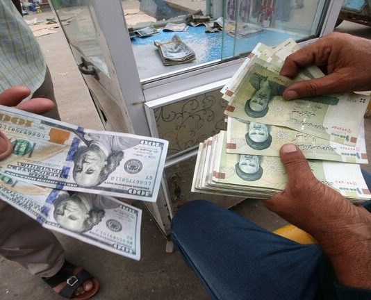 المركزي الإيراني: لا تغيرات في سعر صرف الريال أمام الدولار