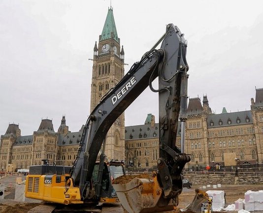 كندا تخسر 71 ألف وظيفة خلال شهر واحد