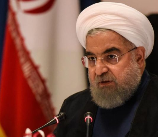 روحاني يدعو الدول الإسلامية للتحرر من هيمنة الدولار