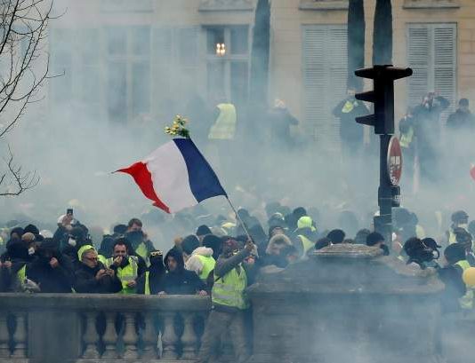 الإتحاد العام للعمال في فرنسا يهدد بمزيد من الإحتجاجات