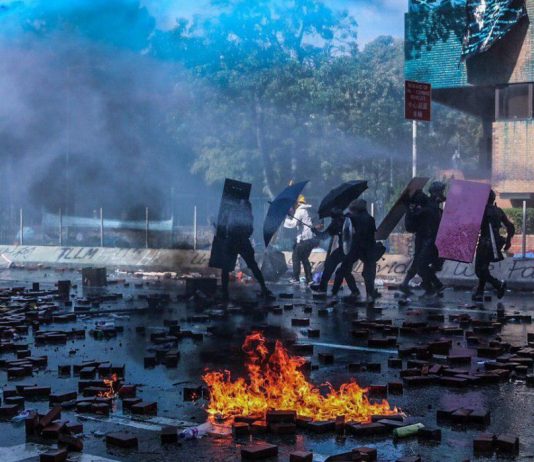 هونغ كونغ تخسر أكثر من نصف سيّاحها