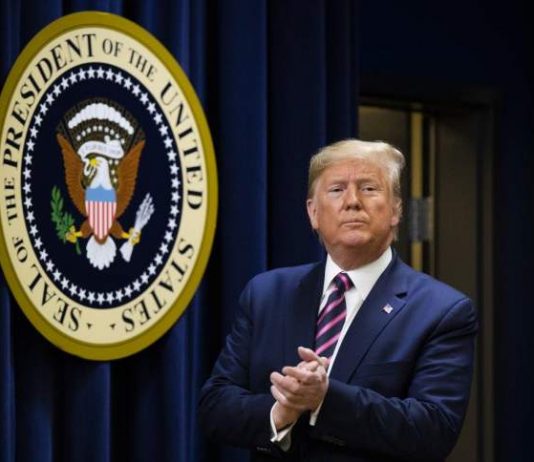 ترامب يبحث فرض رسوم على واردات النفط السعودية