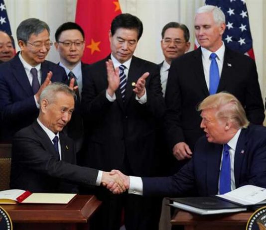 الولايات المتحدة والصين توقعان “اتفاق المرحلة الأولى” لإنهاء الحرب التجارية