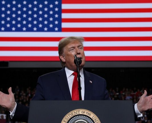 ترامب يعلن موعد توقيع اتفاق التجارة الأولي مع الصين