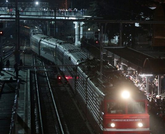 بوتين يعلن موعد إطلاق قطارات الشحن مع القرم