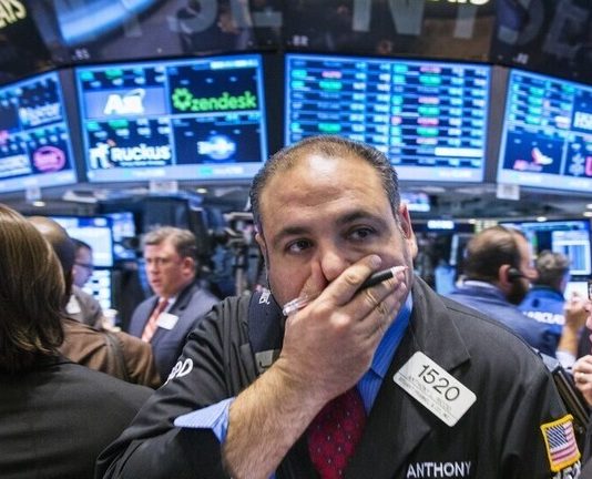 النفط يغلق على انخفاض رغم اتفاق واشنطن وبكين