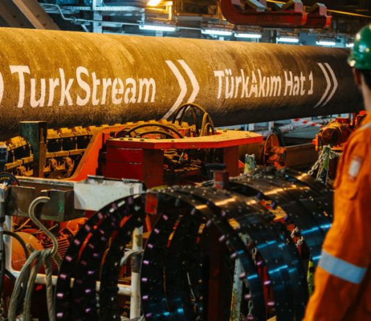 روسيا تضخ الغاز إلى أوروبا عبر خط أنابيب “تُرك ستريم” التركية
