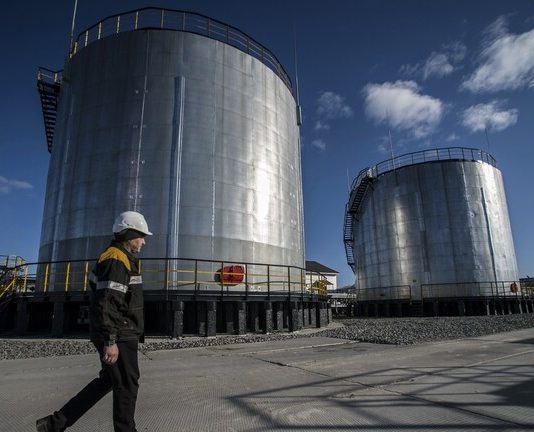 أمريكا وبريطانيا وتركيا تضاعف مشترياتها من النفط الروسي