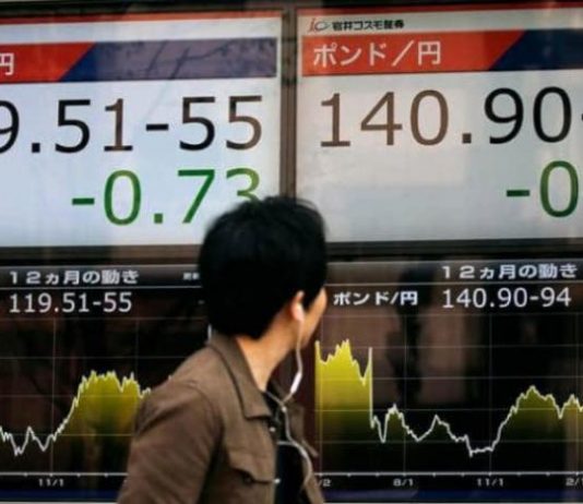 هروب من الأسهم الآسيوية.. وحذر يطال «أسواق الغرب»