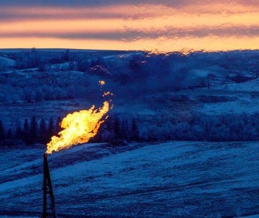 أسعار النفط تقفز 4 بالمئة