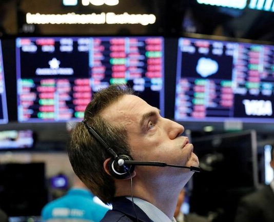 البورصة الأمريكية تهوي بعد إجراء للمركزي الأمريكي