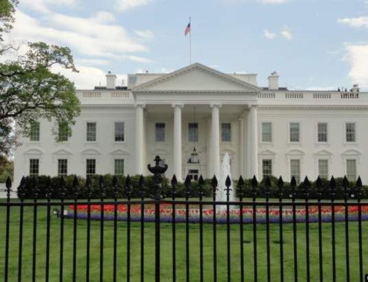 البيت الأبيض يسعى لوضع سياسات لدعم الاقتصاد الأمريكي