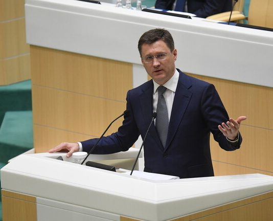 وزير الطاقة الروسي يتوقع تحسن سوق النفط في مايو