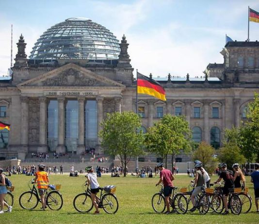 ألمانيا تحذر من السباق الأوروبي على استئناف السياحة