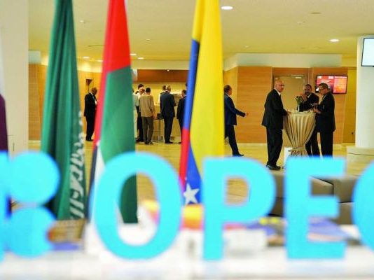 «أوبك بلس» أمام تحدي القرار الحاسم