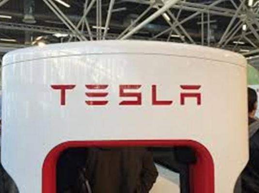 “تسلا” تخطط لتزويد المستشفيات بأجهزة التنفس الصناعي مجاناً