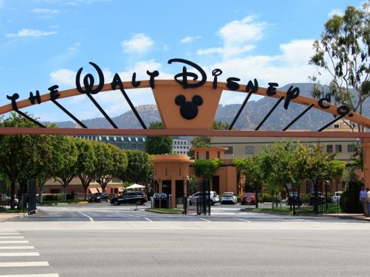 “ديزني” تعلن اجراءات تسريح مؤقت بسبب “كورونا”