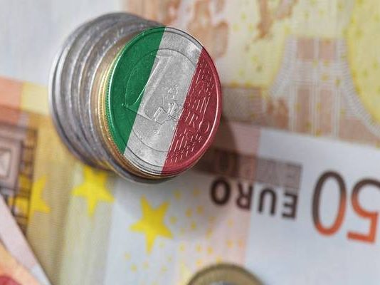 “فيتش” تخفّض تصنيف إيطاليا الإئتماني إلى “-BBB”