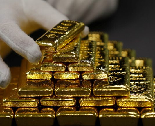 كم طنا من الذهب تنتج روسيا سنويا؟