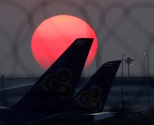 “إياتا”: شركات الطيران بصدد خسارة 84 مليار دولار هذا العام