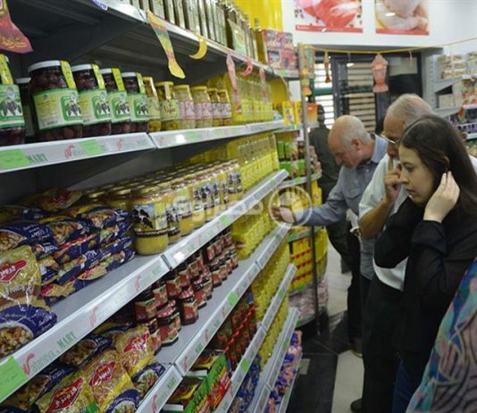 الدولار يواصل التراجع وأسعار السلع لم تنخفض!