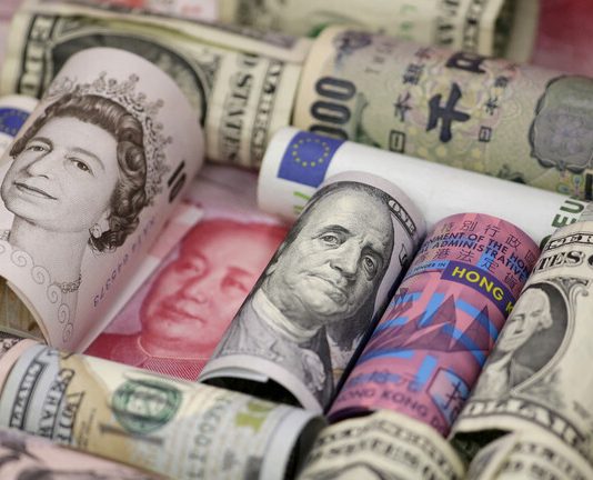 محللون: المستثمرون يتخلون عن النقد