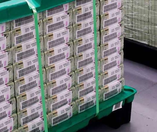 الدولار يقفز لأعلى مستوى مع هبوط الاسترليني