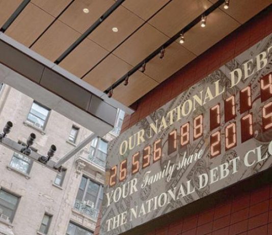 ديون أميركا مرشحة لتخطي حجم اقتصادها في 2021