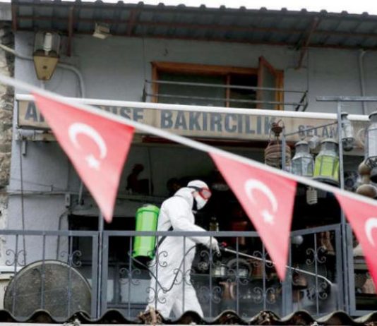 «موديز» تخفّض تصنيف تركيا الائتماني وتتوقع أزمة في المدفوعات