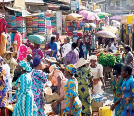 تعافي أكبر اقتصاد في أفريقيا يحتاج لإجراءات أقوى بسوق الصرف في نيجيريا