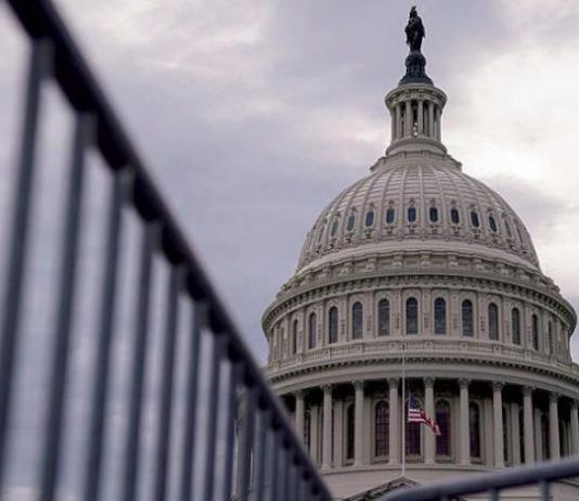 الكونغرس يتعثر في اتفاق لتجنب الإغلاق الحكومي