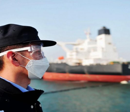 متاعب سوق النفط تدفع لموجة ثانية من التخزين العائم