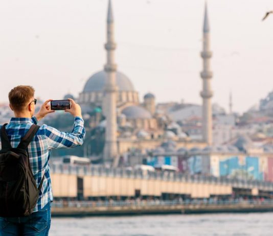 تركيا تعول على الصادرات والسياحة لعودة النمو