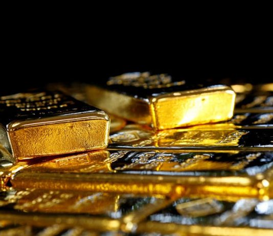 الذهب يصعد بفعل ضعف الدولار والأنظار على إجراءات التحفيز